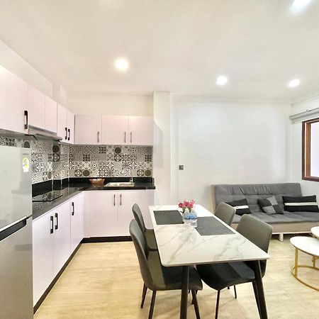Sky Hotel Central Phnom Penh - Rooms & Apartments Екстер'єр фото