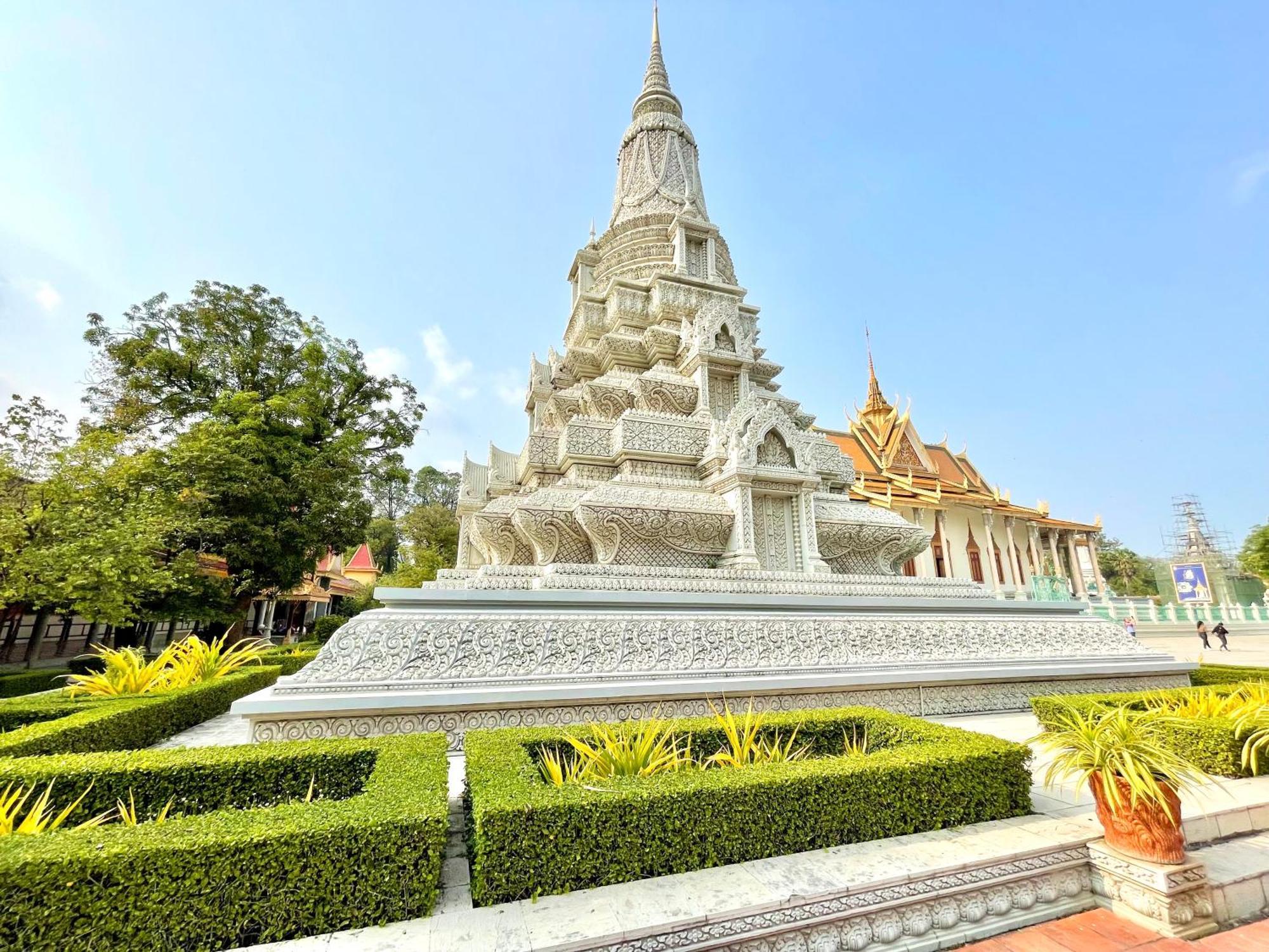 Sky Hotel Central Phnom Penh - Rooms & Apartments Екстер'єр фото