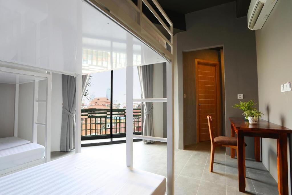 Sky Hotel Central Phnom Penh - Rooms & Apartments Екстер'єр фото
