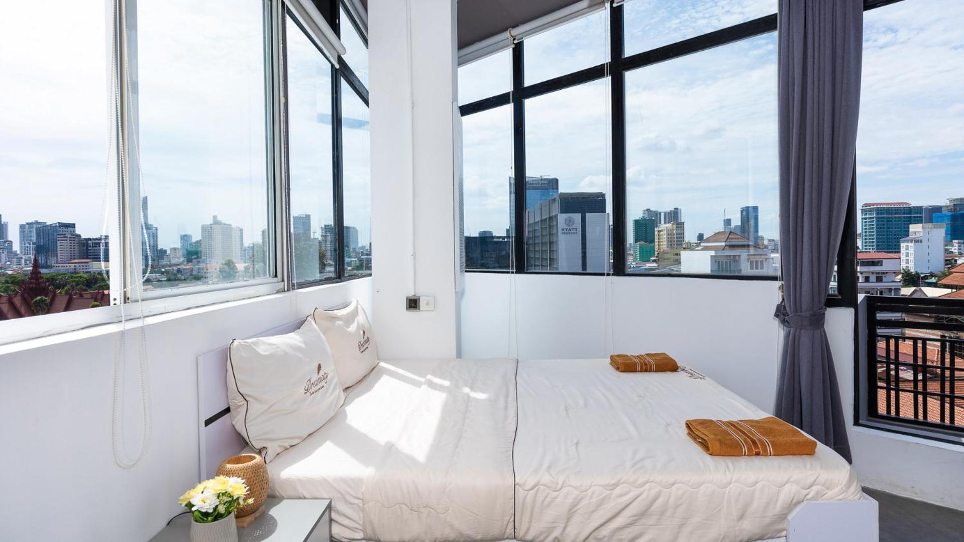 Sky Hotel Central Phnom Penh - Rooms & Apartments Екстер'єр фото