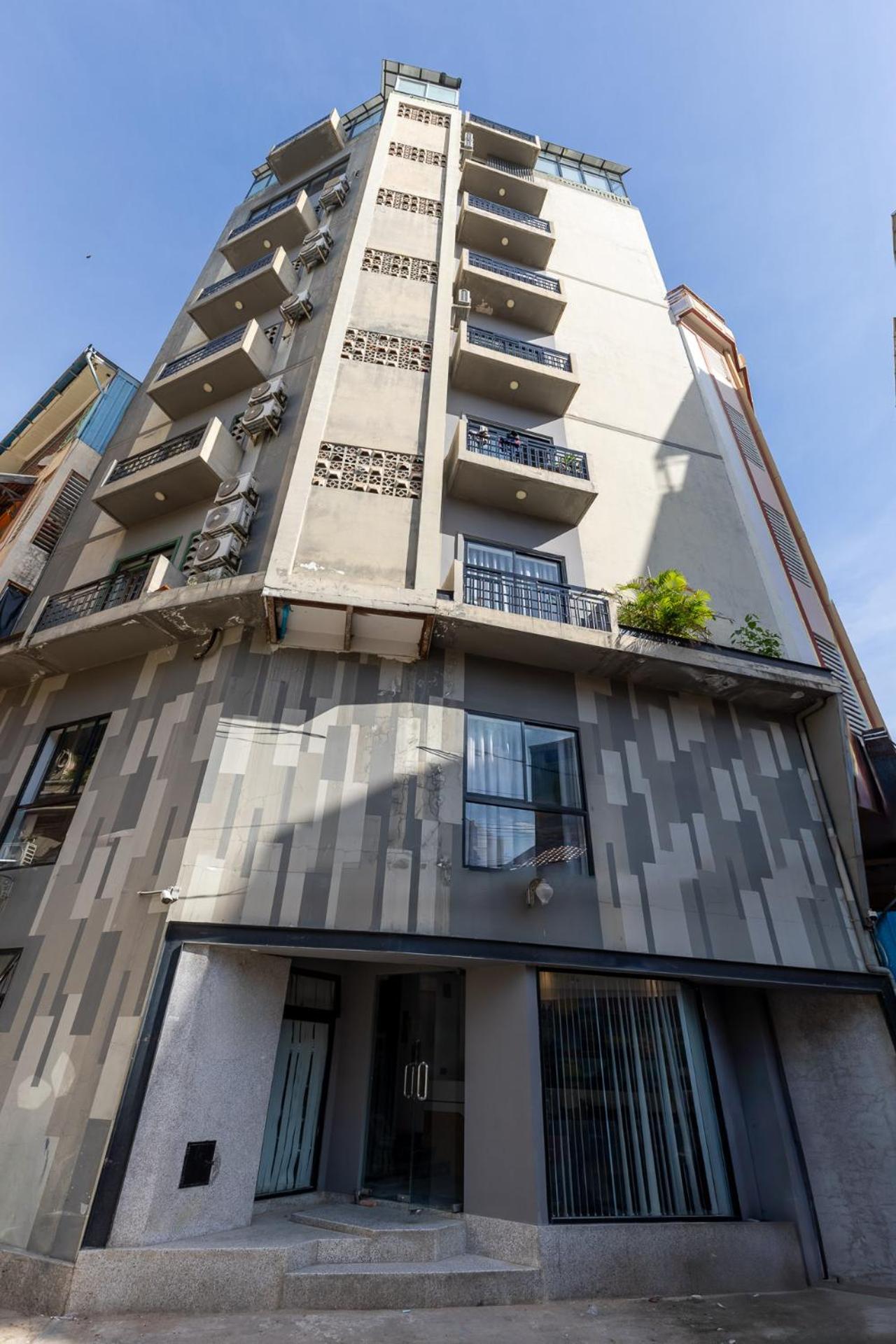 Sky Hotel Central Phnom Penh - Rooms & Apartments Екстер'єр фото
