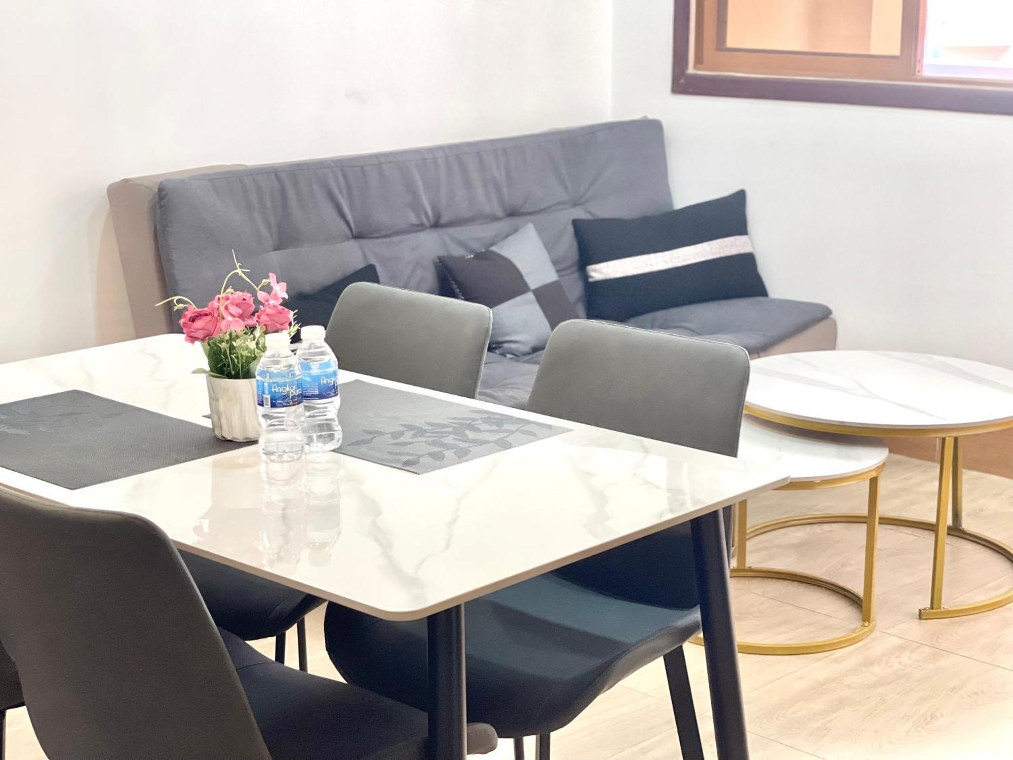 Sky Hotel Central Phnom Penh - Rooms & Apartments Екстер'єр фото